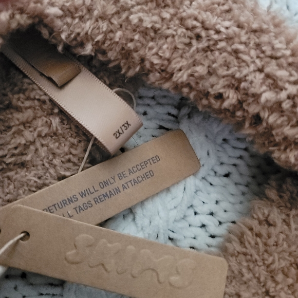 SKIMS Cozy Knit Halter Bra Top - Picture 13 of 14